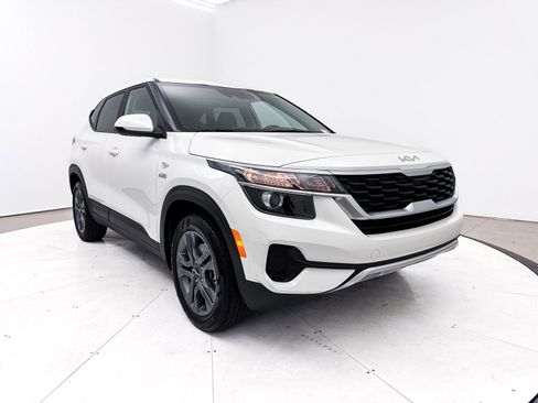 Used 2023 Kia Seltos LX image 11