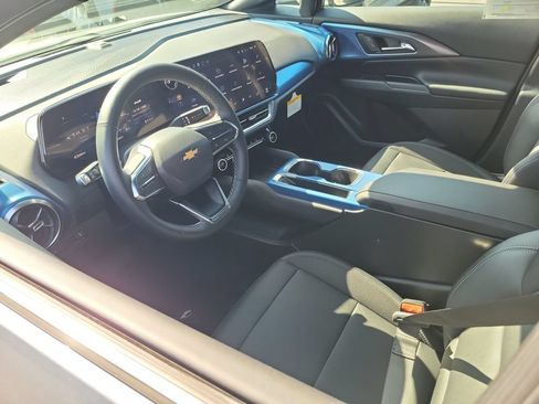 Used 2026 Chevrolet Equinox EV LT FWD image 3