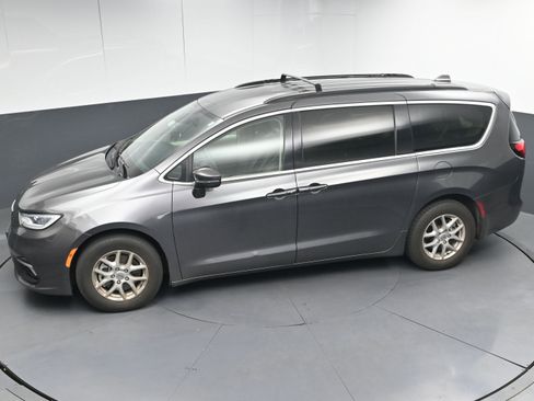 Used 2022 Chrysler Pacifica Touring-L image 36