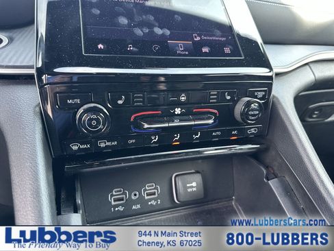 Used 2025 Jeep Grand Cherokee Altitude image 18