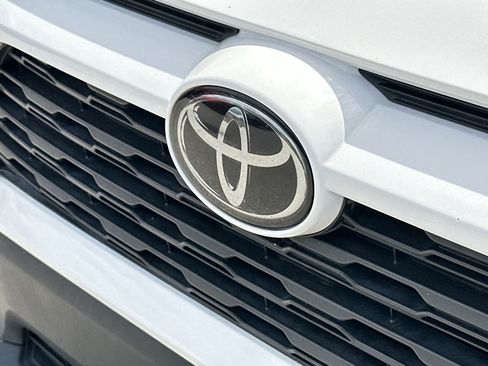 Used 2020 Toyota RAV4 XLE Premium AWD/4WD image 10
