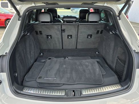 Used 2023 Porsche Macan image 15