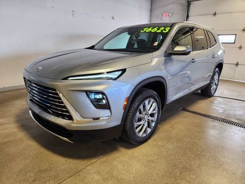 Certified 2025 Buick Enclave Preferred image 8