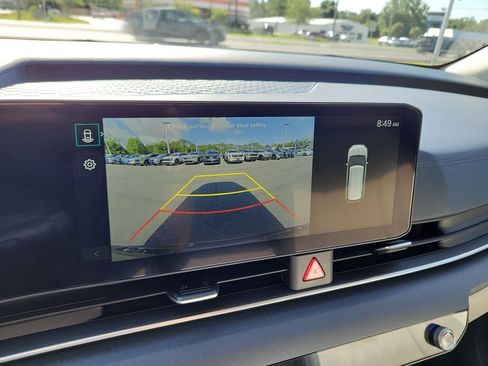 New 2026 Kia Carnival EX FWD image 32