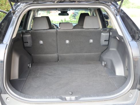 Used 2025 Toyota RAV4 LE AWD/4WD image 6