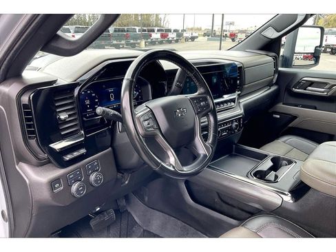 Used 2024 Chevrolet Silverado 2500 ZR2 w/ Technology Package AWD/4WD image 16