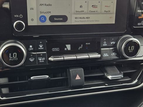 Used 2025 Toyota Highlander LE FWD image 20
