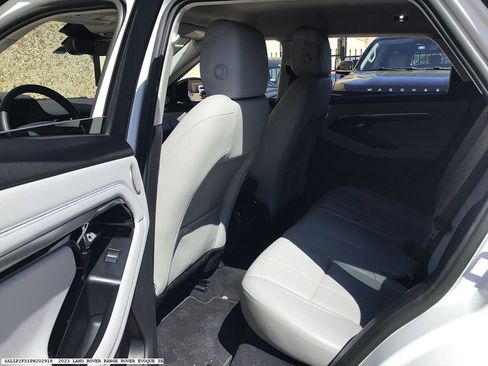 Used 2023 Land Rover Range Rover Evoque SE image 13
