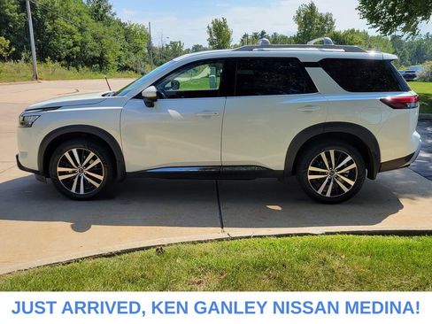 Certified 2024 Nissan Pathfinder Platinum w/ Cargo Package AWD/4WD image 6