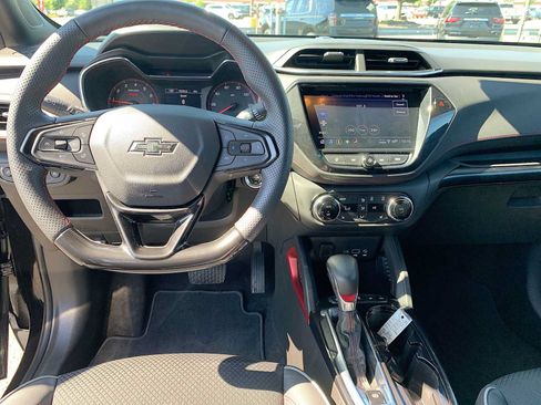 Certified 2023 Chevrolet TrailBlazer RS w/ Convenience Package AWD/4WD image 19