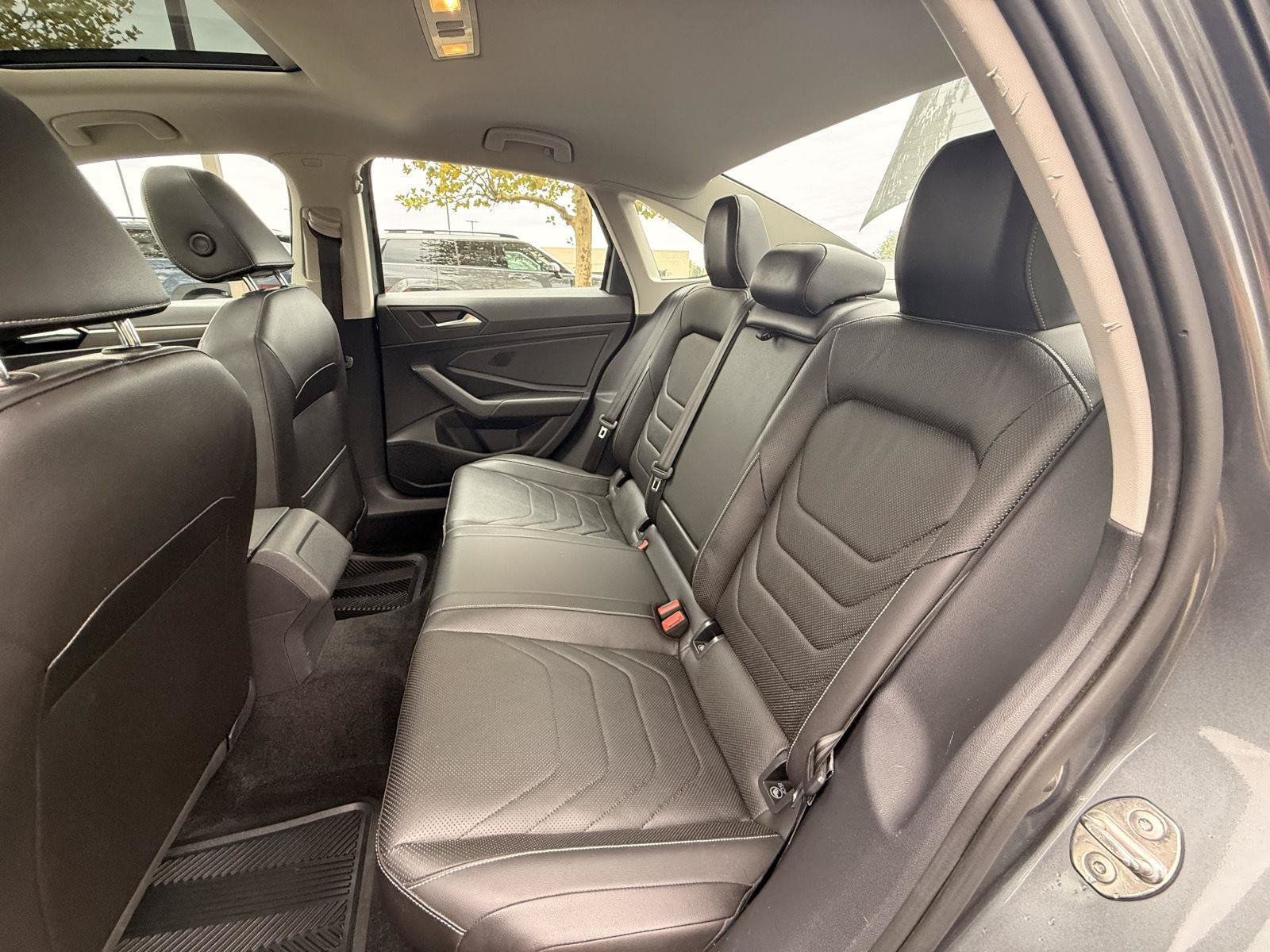 Used 2019 Volkswagen Jetta SEL Premium FWD image 18