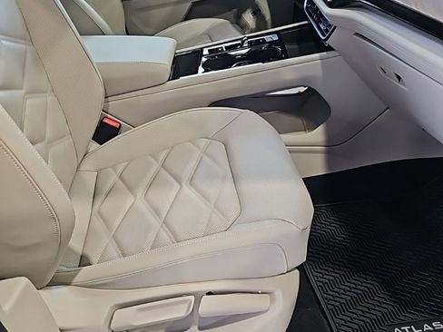 New 2026 Volkswagen Atlas SE image 13