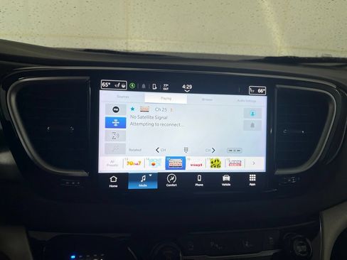 Used 2024 Chrysler Pacifica Touring-L FWD image 62
