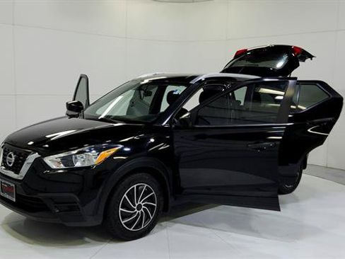 Used 2019 Nissan Kicks S FWD image 30