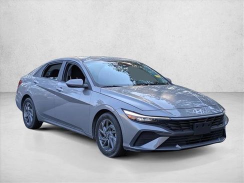 Used 2024 Hyundai Elantra SEL image 8