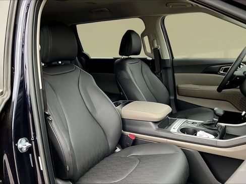 New 2026 Kia Carnival FWD image 9