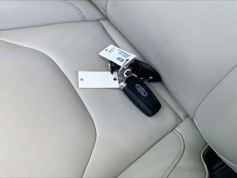 Used 2022 Ford Edge Titanium AWD/4WD image 14