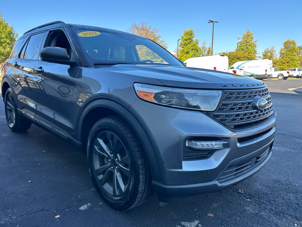 Used 2021 Ford Explorer XLT w/ Equipment Group 202A AWD/4WD image 3