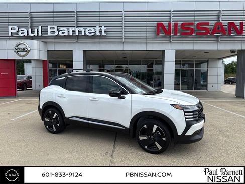 New 2025 Nissan Kicks SR image 1