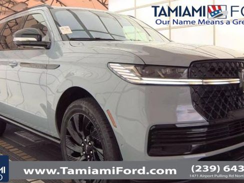Used 2025 Lincoln Navigator Reserve w/ Jet Appearance Package AWD/4WD image 1