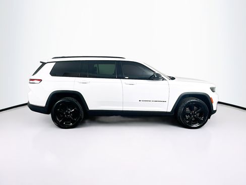 Used 2022 Jeep Grand Cherokee L Limited w/ Black Appearance Package image 10