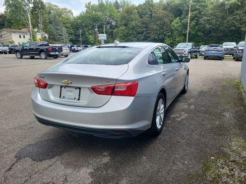 Used 2017 Chevrolet Malibu LT w/ Leather Package image 6