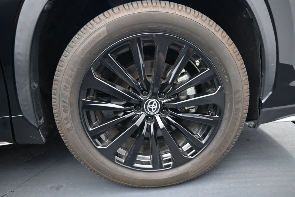 Used 2023 Toyota Highlander XSE FWD image 11