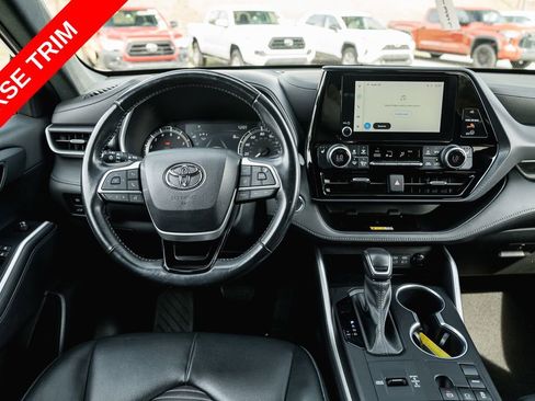Used 2023 Toyota Highlander XSE FWD image 13