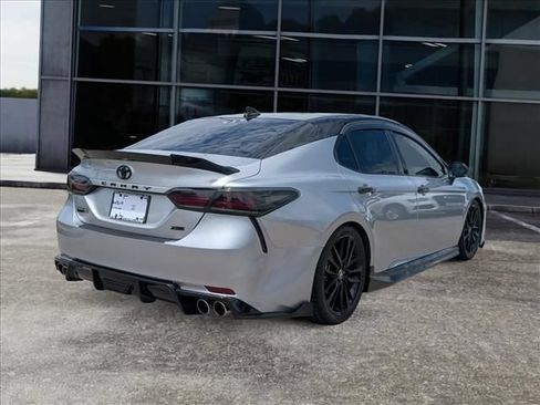 Used 2022 Toyota Camry XSE FWD image 7
