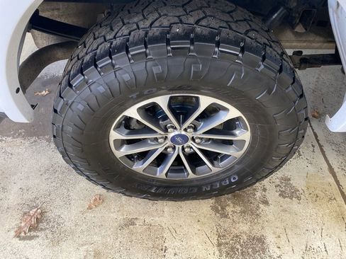 Used 2020 Ford F150 XLT w/ Equipment Group 302A Luxury AWD/4WD image 10