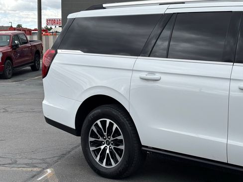 Used 2025 Ford Expedition Max Platinum AWD/4WD image 3