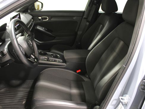 Used 2023 Honda Civic Sport image 3