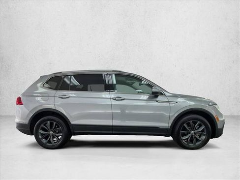 Used 2022 Volkswagen Tiguan SE FWD image 4