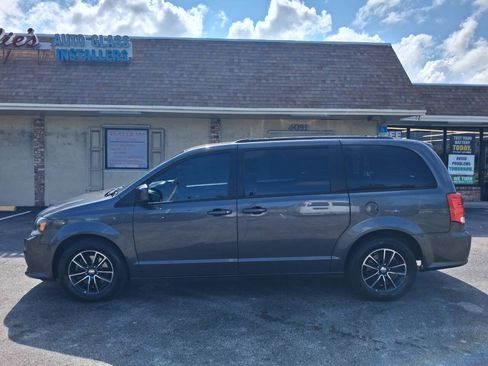 Used 2018 Dodge Grand Caravan GT FWD image 1