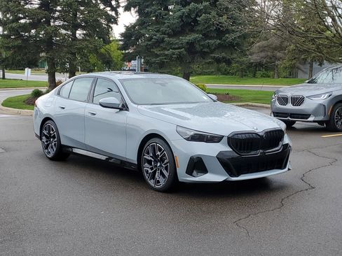 New 2026 BMW 530i xDrive w/ M Sport Package AWD/4WD image 4