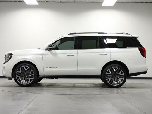 Used 2025 Ford Expedition Platinum w/ Platinum Ultimate Package AWD/4WD image 7