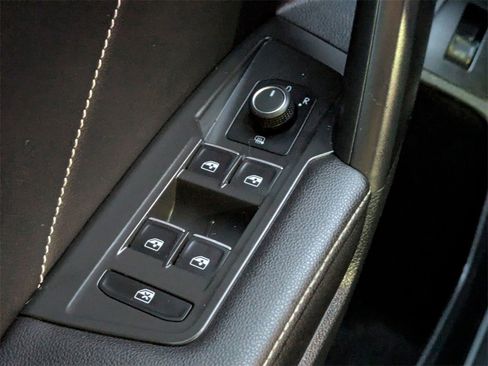 Used 2024 Volkswagen Tiguan SE R-Line image 25