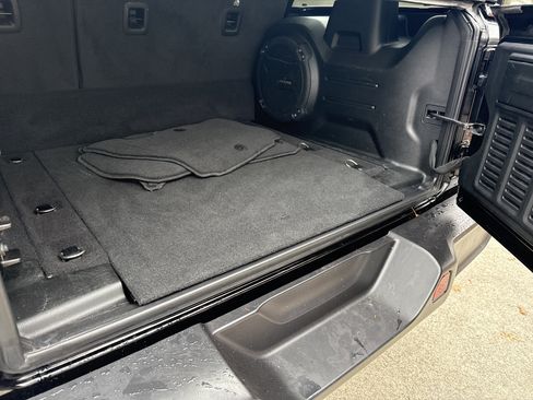 Used 2023 Jeep Wrangler Sahara image 22