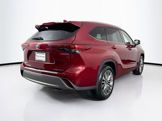Used 2021 Toyota Highlander Platinum video 2