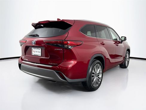 Used 2021 Toyota Highlander Platinum image 2