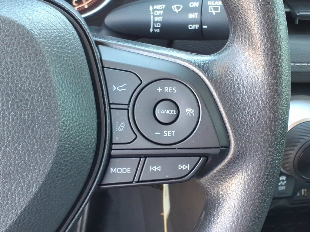 Certified 2025 Toyota RAV4 LE FWD image 17