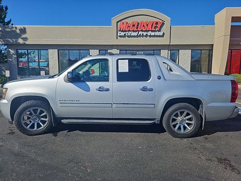 Used 2013 Chevrolet Avalanche LTZ image 9