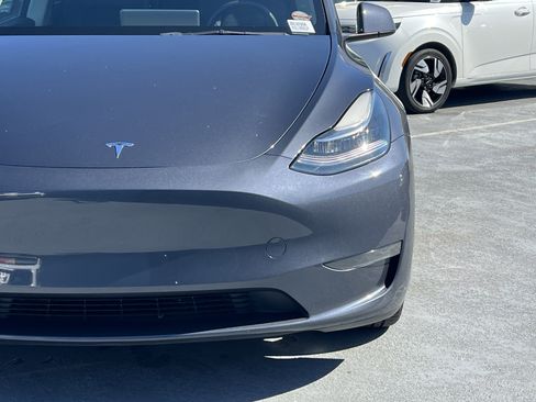 Used 2023 Tesla Model Y AWD image 13