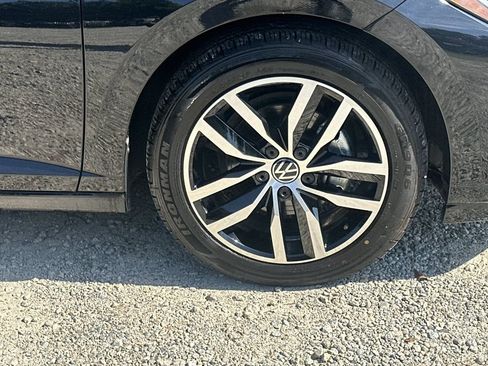 Used 2025 Volkswagen Jetta SE FWD image 12