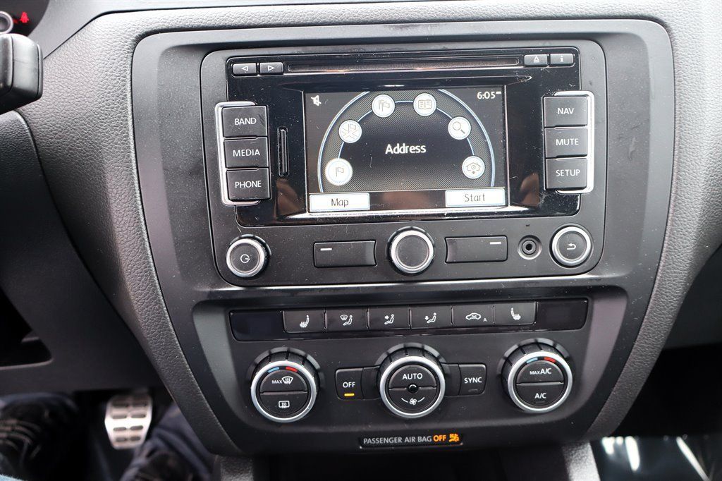 Used 2013 Volkswagen Jetta GLI Autobahn FWD image 28