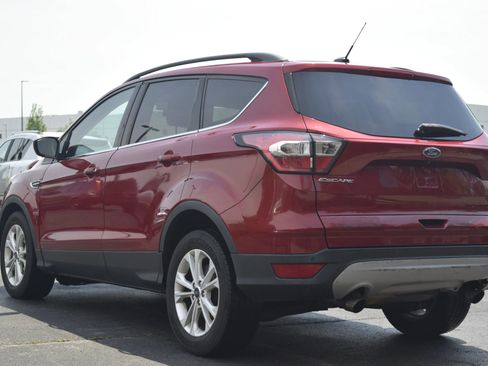 Used 2017 Ford Escape SE w/ Equipment Group 201A FWD image 2