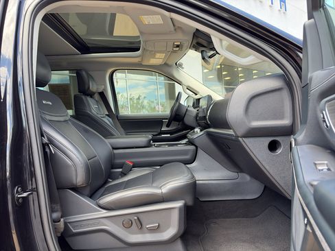 Used 2025 Ford Expedition Max Platinum AWD/4WD image 16