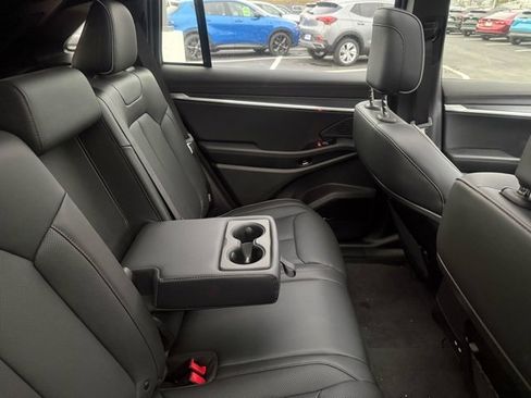 Used 2025 Jeep Wagoneer S Limited image 9