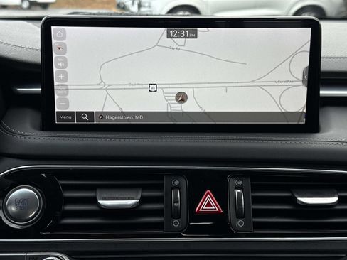 Used 2023 Genesis G70 2.0T image 9