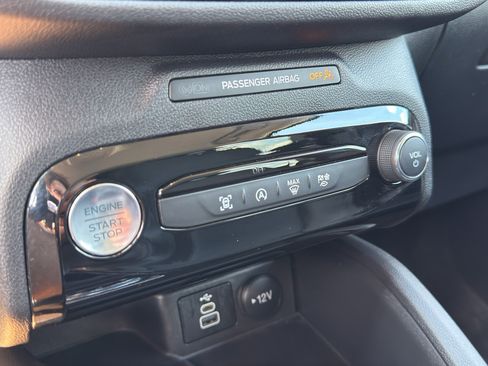 Used 2025 Ford Escape Platinum AWD/4WD image 21
